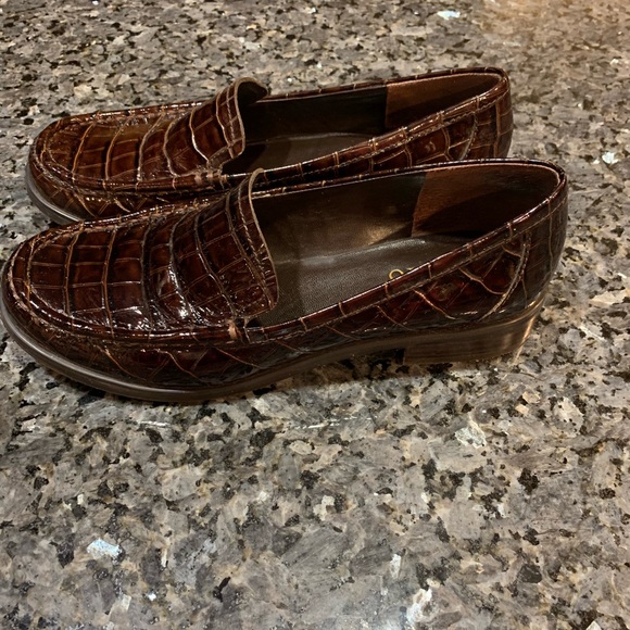 Franco Sarto shufflers - Picture 2 of 8